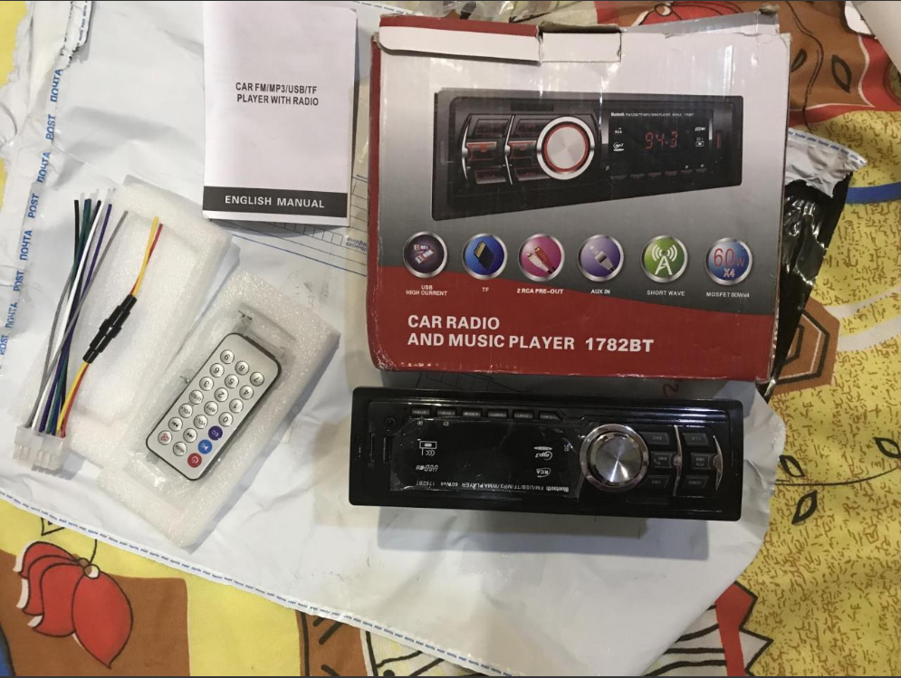 У магнитолы CAR RADIO 1782BT...