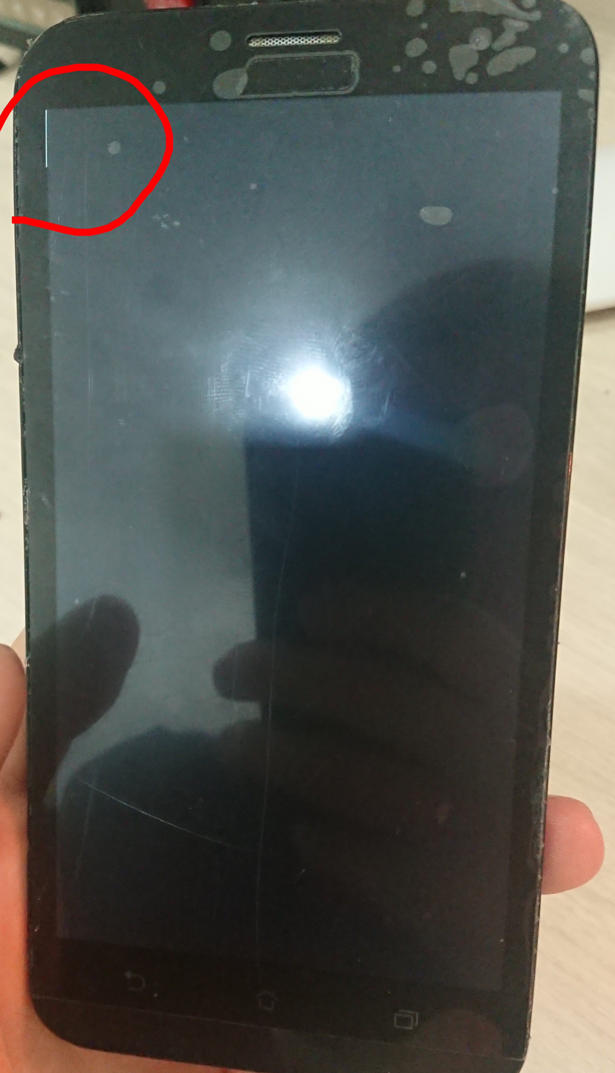 У телефона Asus ZenFone 2...