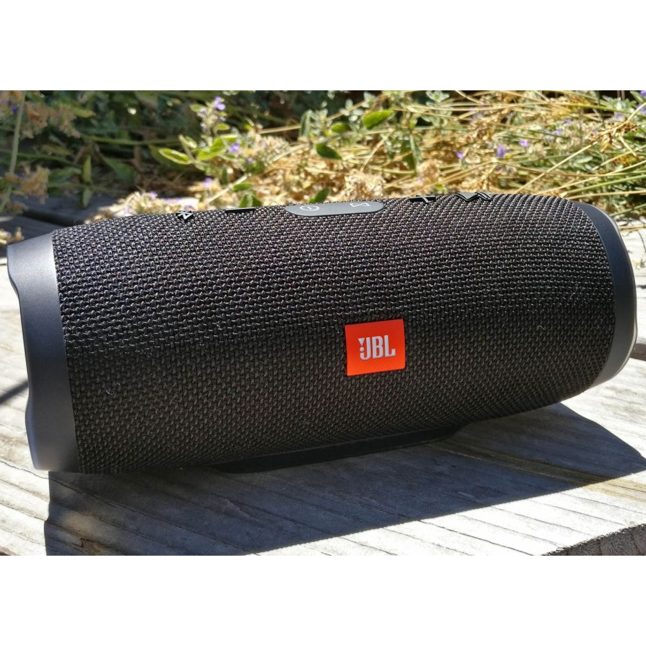 У колонки JBL Charge 3 не...