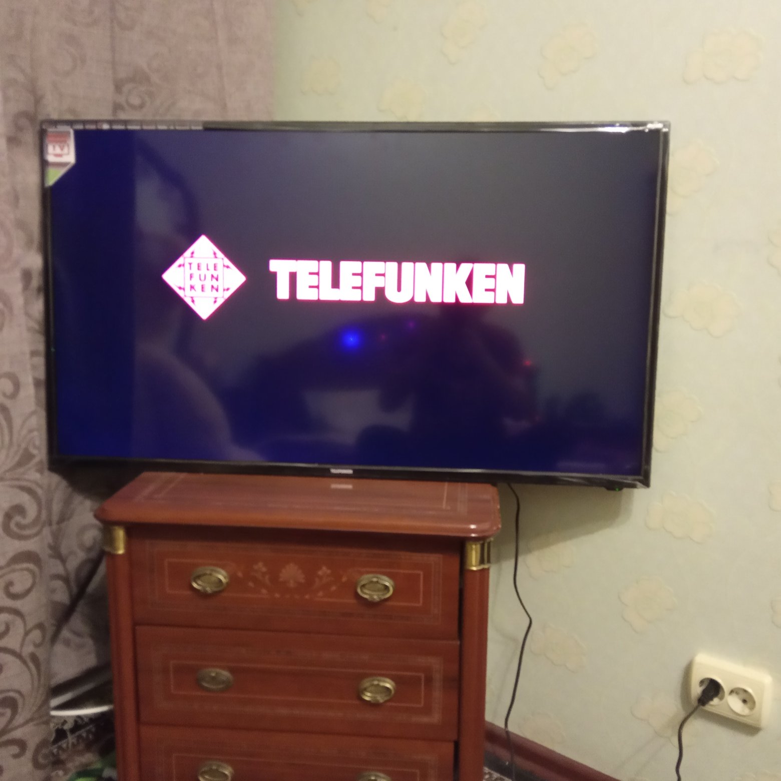 Телевизор сам...