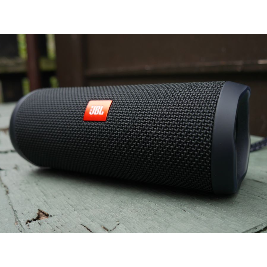 Колонка jbl хрипит на...